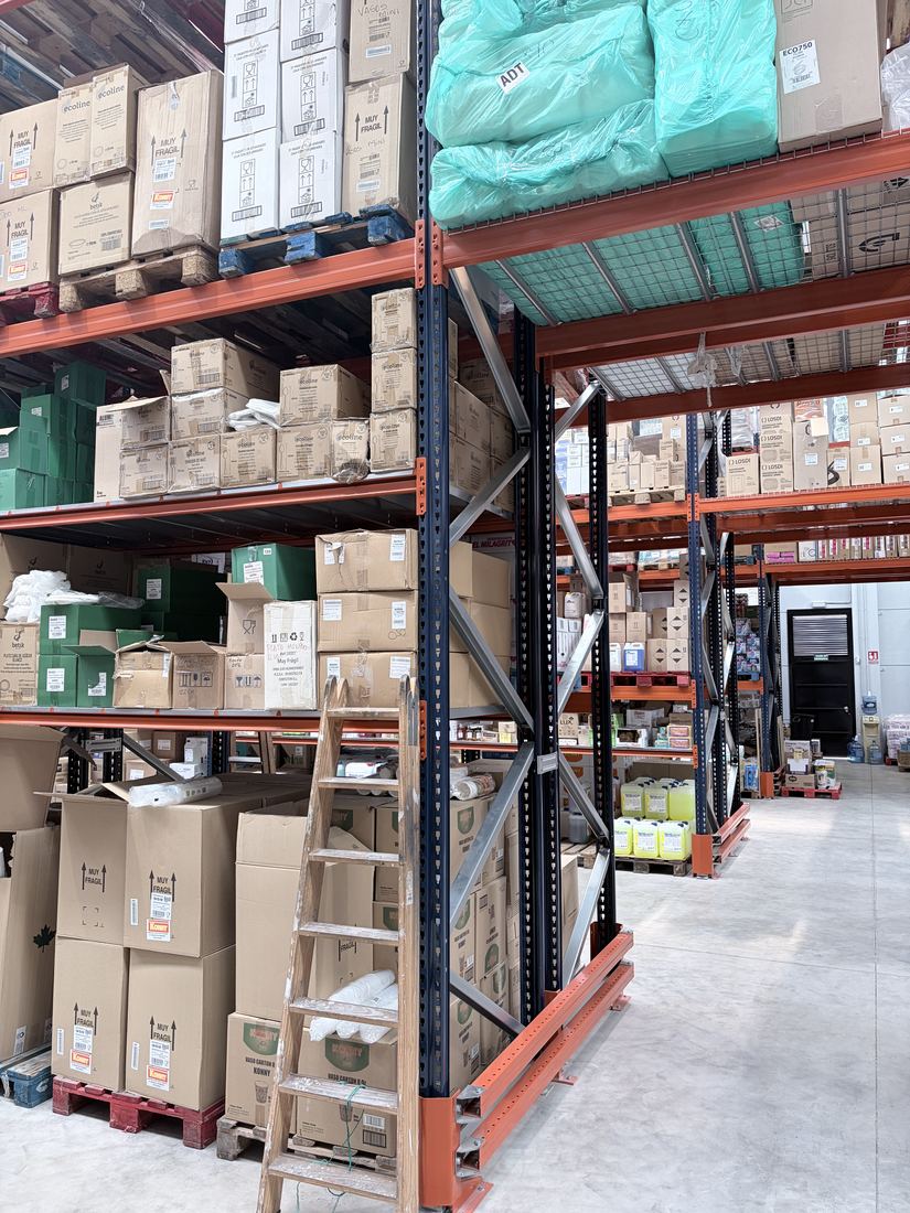 Vista del almacén de droguería y perfumería